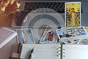 Online forecasting the future with tarot cards