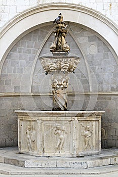 Onofrio small Fountain