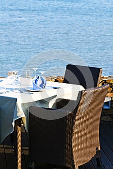 Open-air table setting for meals