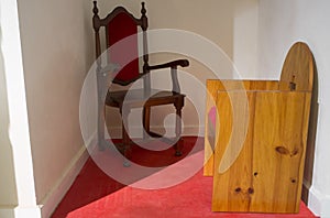 Open confessional corner