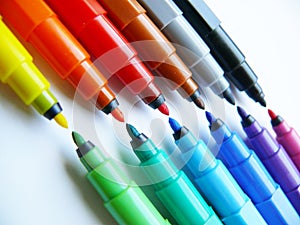 Open felt-tip pens (markers)