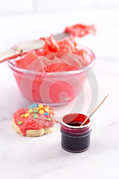 Open Pot of Gel Food Coloring with Dyed Icing and Iced Cookie