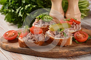 Open sandwich with canned tuna, cucumber, tomatoes