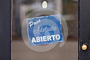 Open sign in Spanish photo