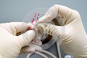 Opening of an ampoule