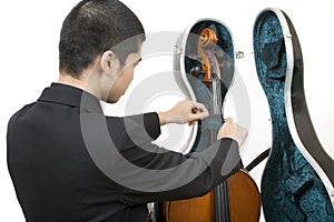 Opening cello case