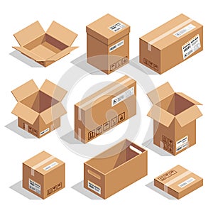 Opening and closed cardboard boxes. Isometric illustration set