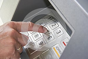 Operating the cash dispenser