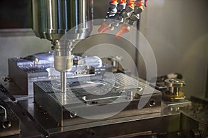 The  operation of CNC machining center cutting the mold parts .