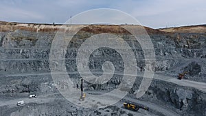 Operation of machinery in the open pit mining of copper ore