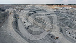 Operation of machinery in the open pit mining of copper ore