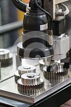 operator inspection high precision part by automate vision system