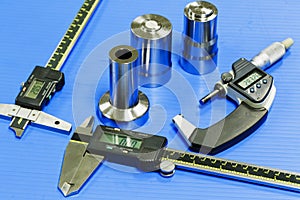 Operator prepare measuring equipment to inspection mold and die