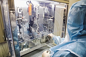 Operator work on infusion pharmaceutical industry