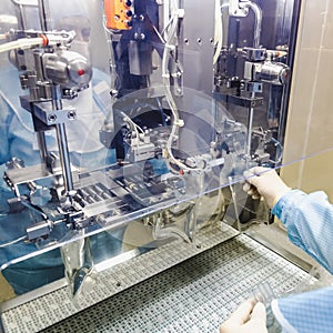 Operator work on infusion pharmaceutical industry