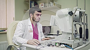 Ophtalmologist with the Equipment