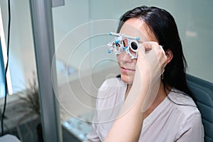 Ophthalmologist conducting monocular subjective refraction on client