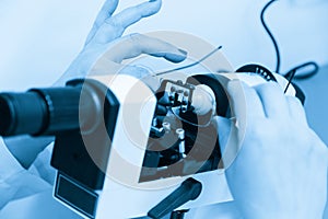 The ophthalmologist determines the optical power of the spectacle lenses and the lens centers on the optical stand.