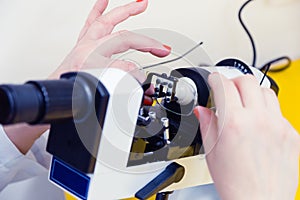 The ophthalmologist determines the optical power of the spectacle lenses and the lens centers on the optical stand.