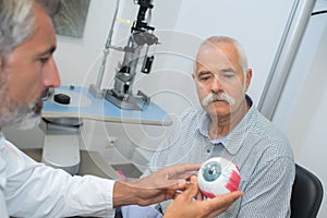 Ophthalmologist shows old patient view problem