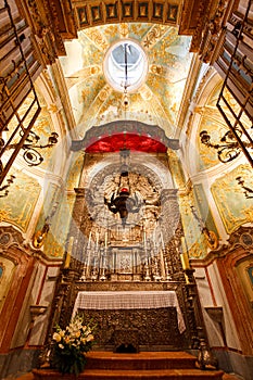 Oporto Cathedral interior - Altar area