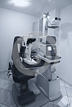 Optician machine