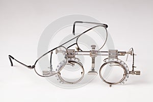 Optometric Device To Match Lenses