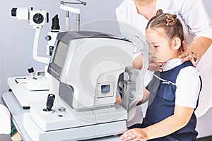An optometrist or optometrist performs diagnostics of the retina, lens of the eye and intraocular pressure on special