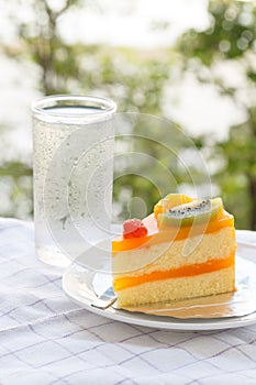 Orange cake and slice kiwi fruit