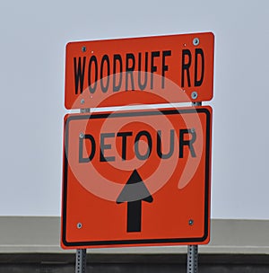 An orange detour sign on an interstate highway