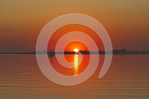 ORANGE SUNSETTHE SUN GOES DOWN