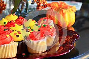 Orange and Yellow Thanksgiving cupcakes