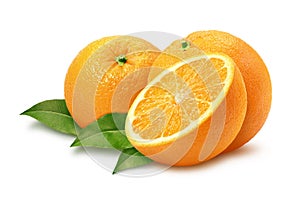 Naranjas aislado en un fondo blanco con un trazado de recorte.