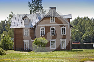 Oranienbaum (Lomonosov). Upper park. Ancient inhabited wooden house.