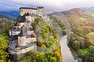 Oravský hrad a rieka Orava, ranné svetlo, Slovensko, Európa