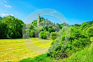 Oravská hradní věž za jasného letního dne, Slovensko