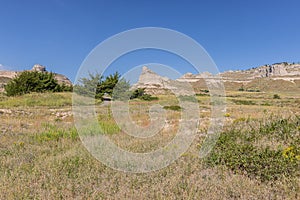 The Oregon Trail leading to Mitchell Pass