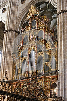 Organ in the New Cathedral of Salamanca photo