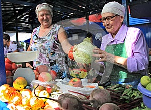 Farmers sell their products on the farm market