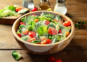 Organic Freshness: Wholesome Salad Bowl on Rustic Wooden Table