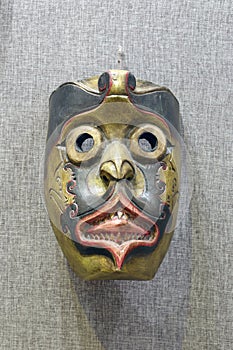 Oriental bird face mask