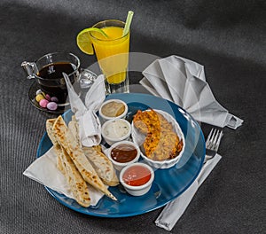 Oriental Indian set, naan bread and onion bhaji, four sauces, b