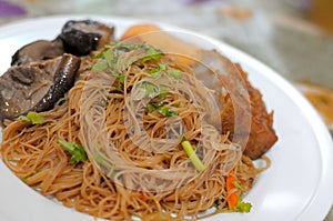 Oriental style bee hoon dish