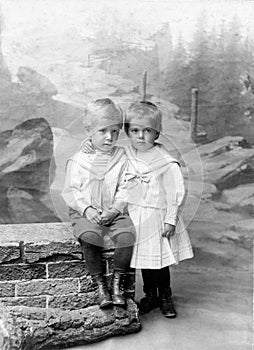 Original 1910 antique photo - Cute kids