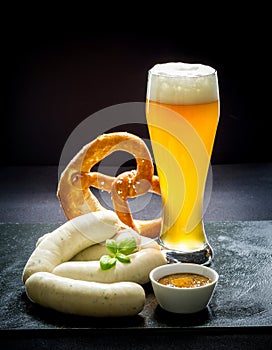 Original Munich sausage with Hefeweizen and pretzel