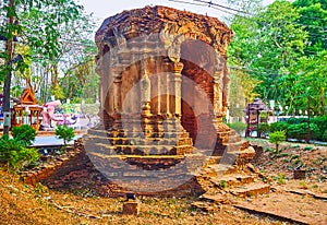 The ornate stucco decors of Chao Ya Suta Stupa, Wat Kak Kaeo, Lampang, Thailand