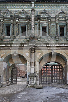 Ornated gates