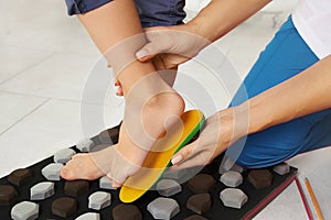 Orthopedic insoles. Fitting orthotic insoles.