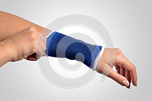 Orthopedic wrist brace