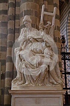Orvieto Duomo interior. Pieta sculpture by Ippolito Scalza photo